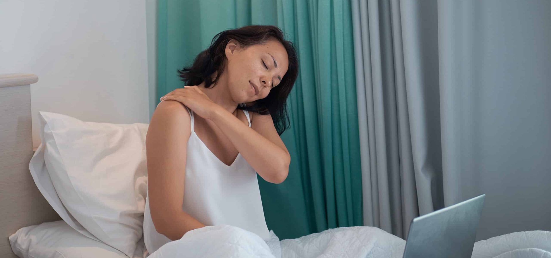 suffers from back pain, self-massage with pain in the neck from sitting work. rest with gatzhetami, care of health. not proper rest.